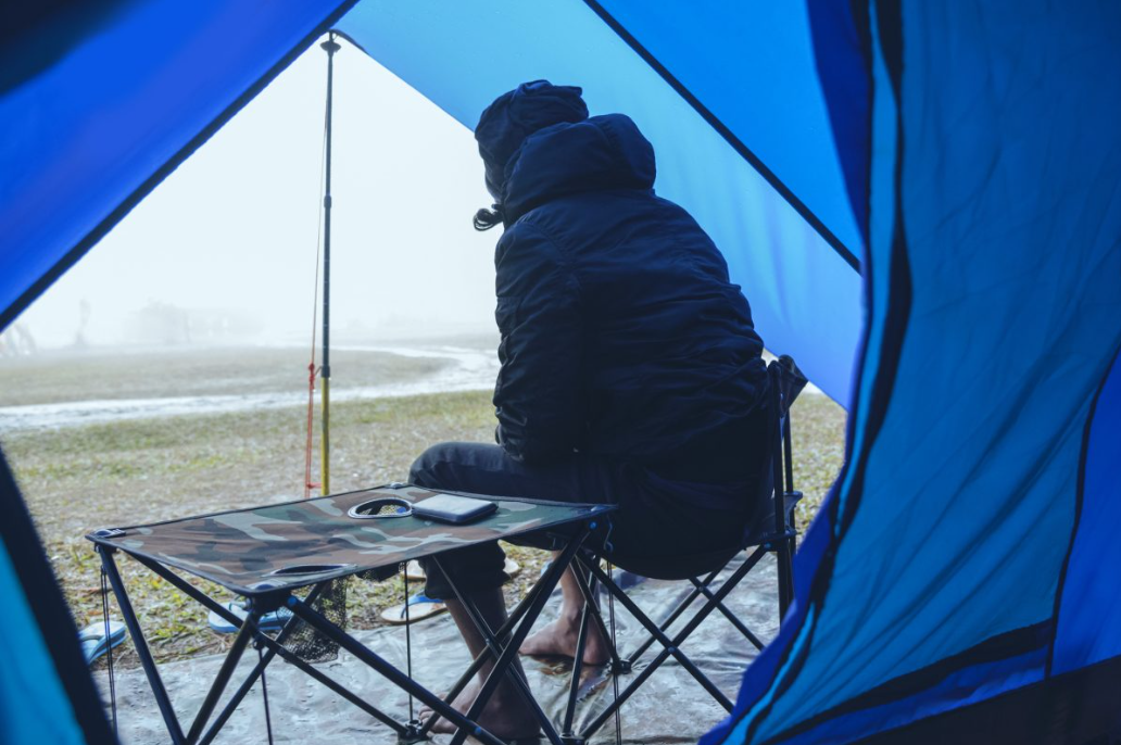初心者でも安心!雨に備えたキャンプの持ち物リストとコツ